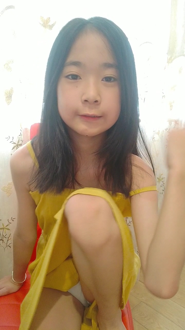 9877游戏网之电梯迷情 Chinese girl  张婉莹暑假作业全套百度云 11yo masturbates and moans-Summer vacation homework-Zhang Wanying